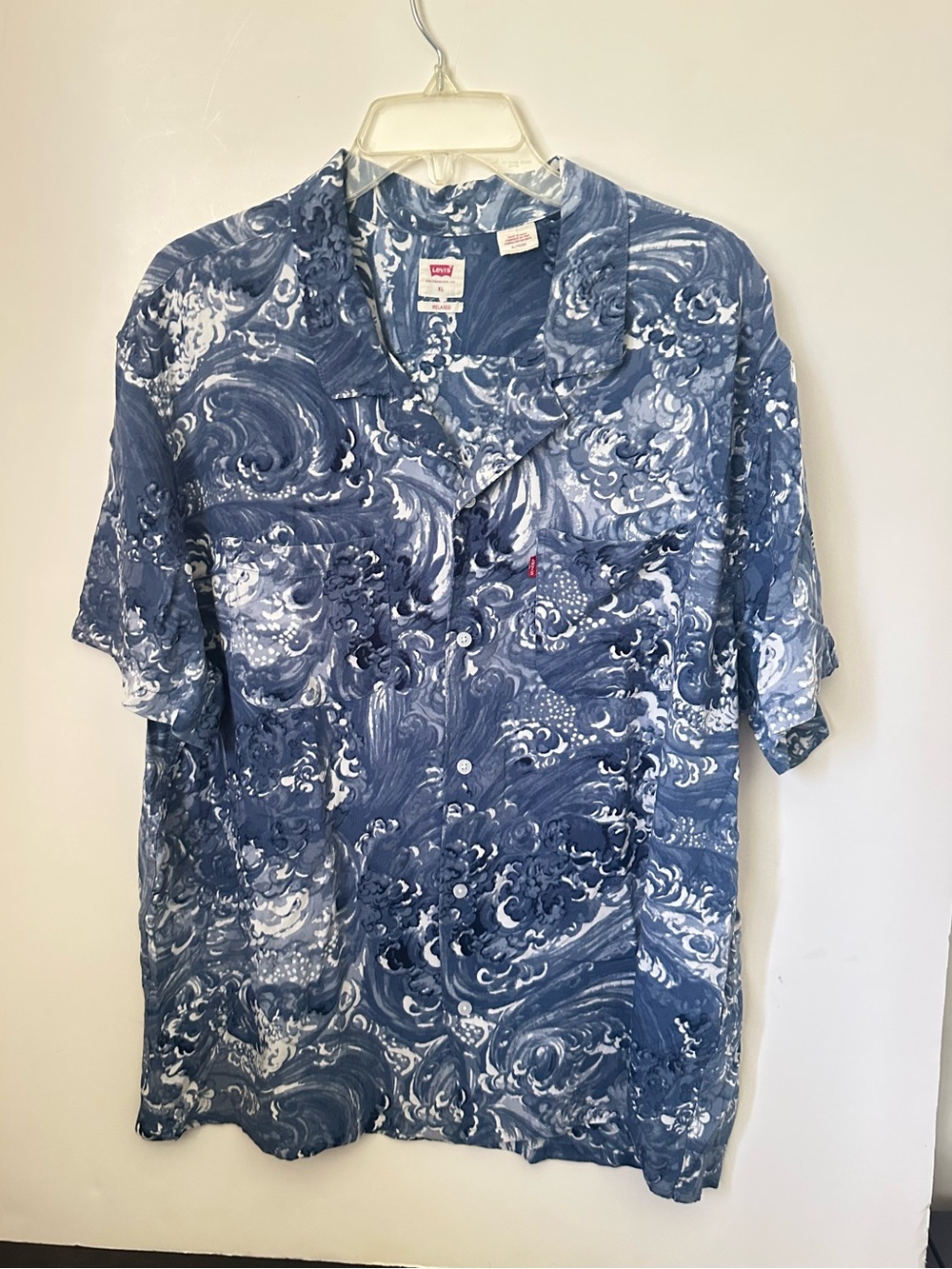 Levi’s Coastal Waves Short Sleeve Button front Camper shirt / Blue/White~XL